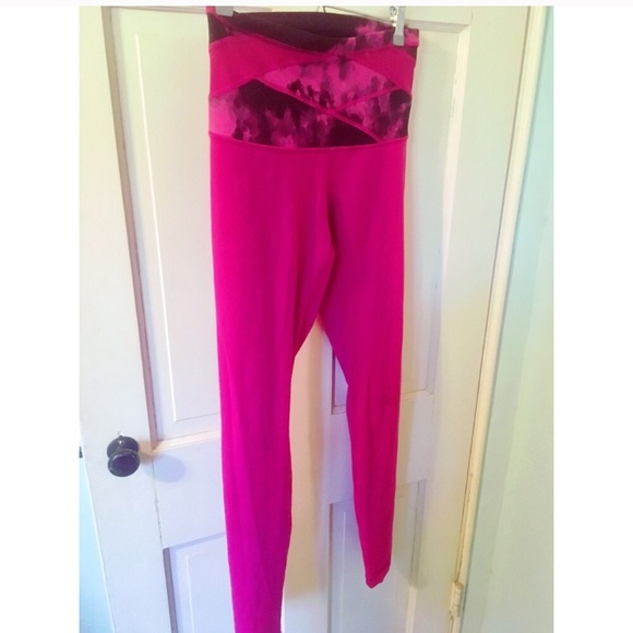 Lululemon 🍋🍋 Raspberry Wunder Under - Picture 3 of 4